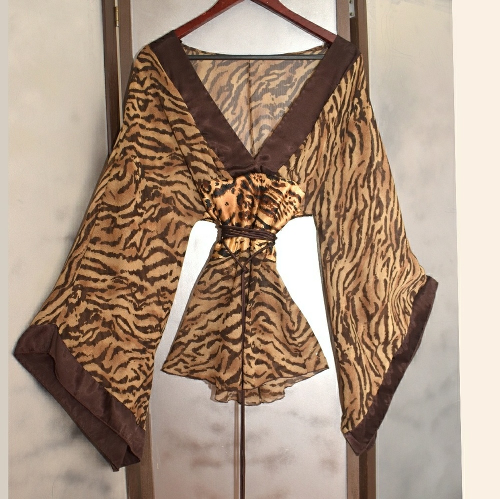 Tiger print Flair Top, hip length